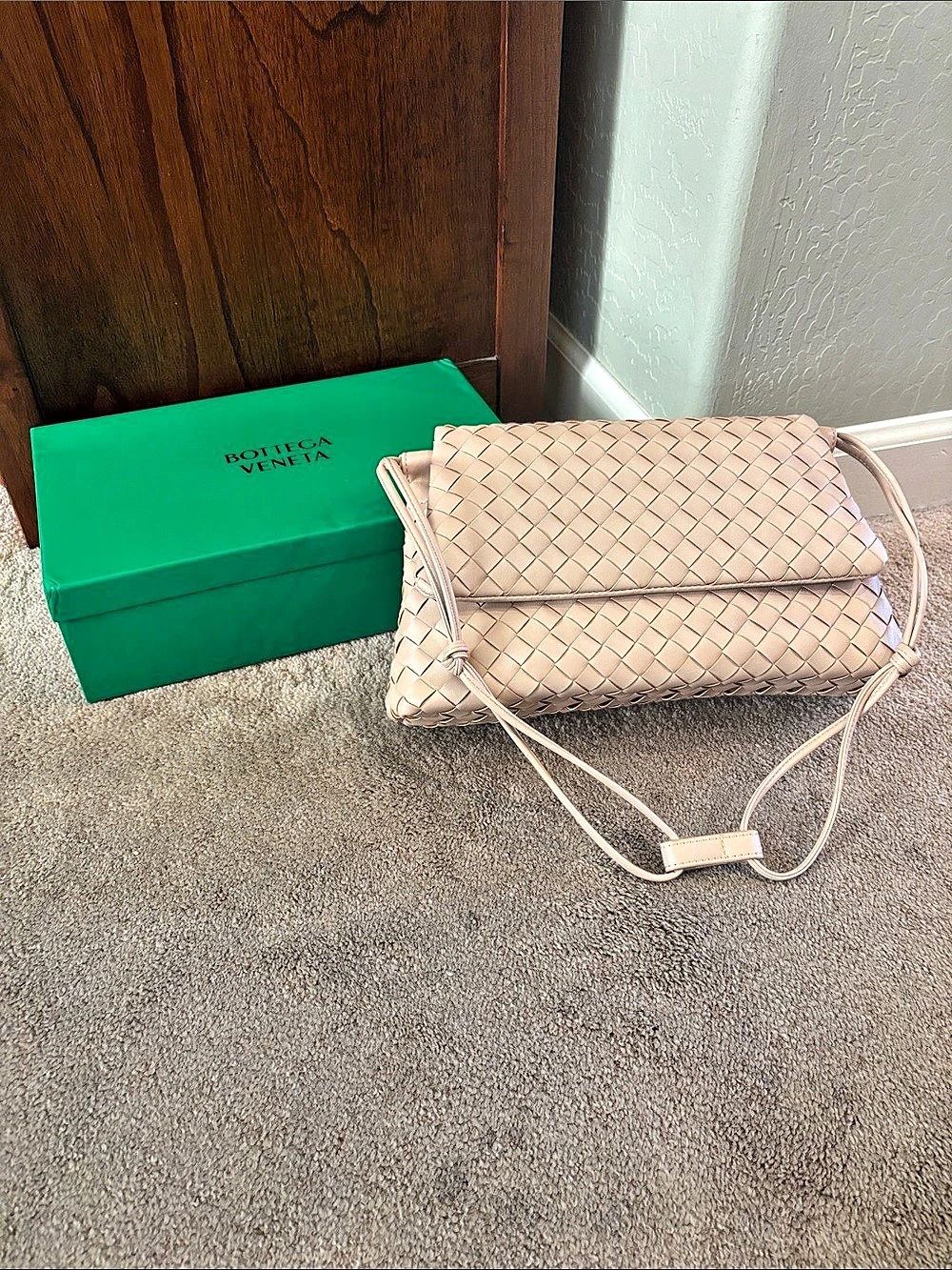 UNBRANDED WOVEN The Pouch Shoulder Bag in BEIGE